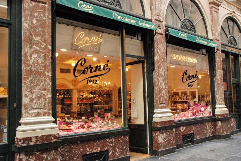 vente-ST CEZAIRE SUR SIAGNE-min_chocolate_chocolaterie_shop_luxury_chic_gallery_brussels_belgium-558146